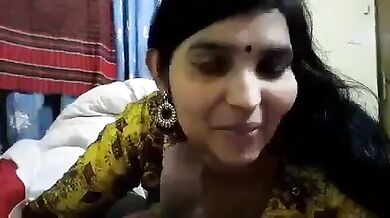Innocent marathi housewife gives blowjob husband MMS video